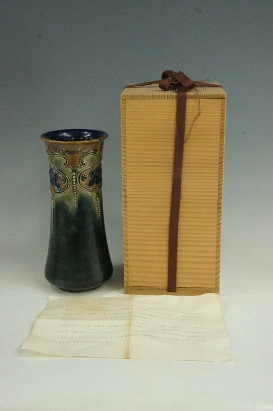 T　英国　ロイヤルドルトン　Royal Doulton　釉彩花文花生　　陶器花瓶　花入　高さ:約24cm　 木箱　茶道具　3994