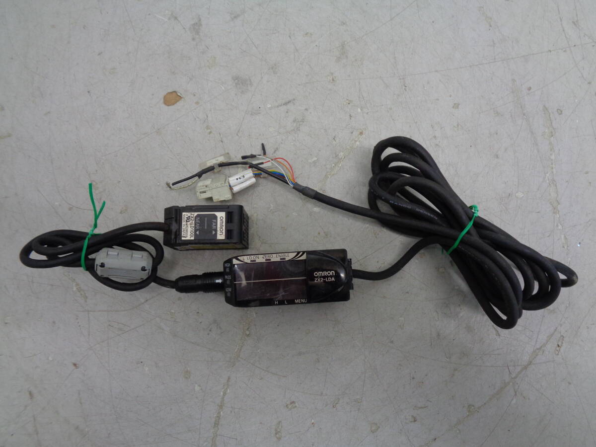 C207 OMRON ZX2-LD100L レーザ変位センサ / ZX2-LDA11