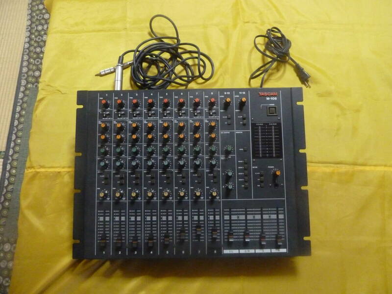 TASCAM　M-108 　ミキサー 通電のみ確認品（現状渡し）