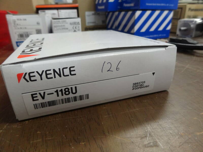 たぶん 未使用 KEYENCE キーエンス EV-118U 近接センサ