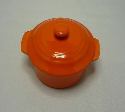 ★未使用　レンジで簡単　ココット鍋　オレンジ色・密封容器フタ付き