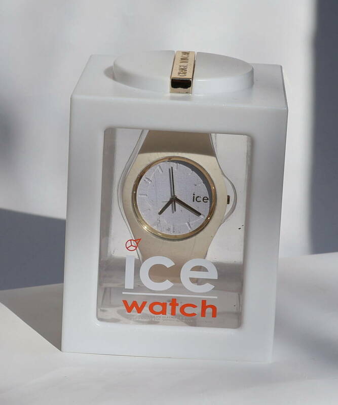 アイスウォッチ Ice-Watch 　ホワイト　ユニセックス　シリコンベルト　3針　腕時計　