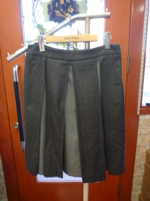 【0304-1】イタリア製　グレーのフレアスカート　サイズ42