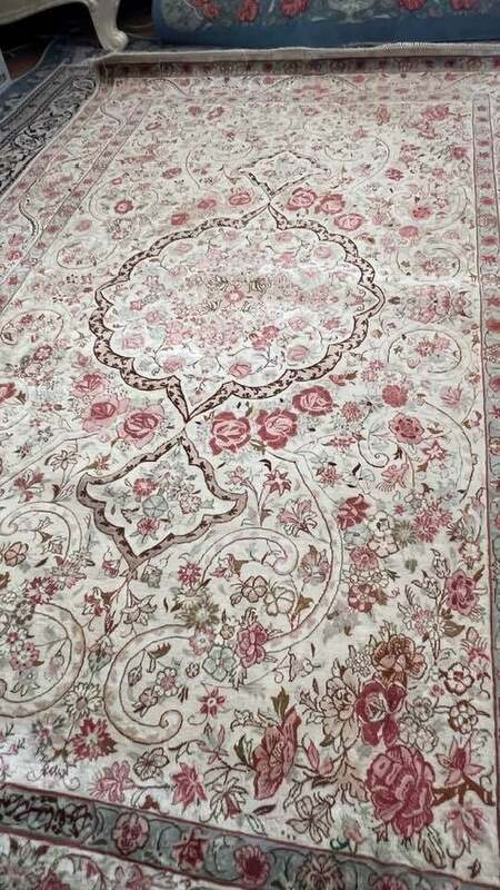 最終値下げ『薔薇園』バラ柄世界最高峰 ラジャビアン・ファルド工房 シックで高級ペルシャ絨毯 シルク手織121万ノット 芸術 クリーニング済