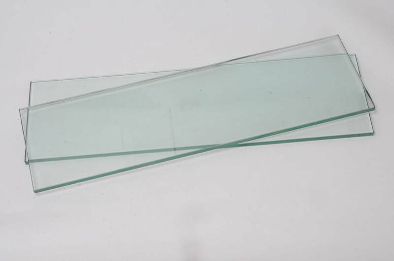 ショウウインドー棚板ガラス　厚さ１０X幅180X長600㎜㎜　良品2枚組