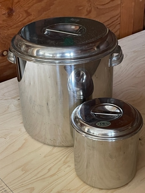 ステンレス製 ポット 2サイズセット (２８㎝・１６㎝)　丸形キッチンポット 業務用 厨房機器 保存容器 屋台 カフェ 食堂 調味料 ソース