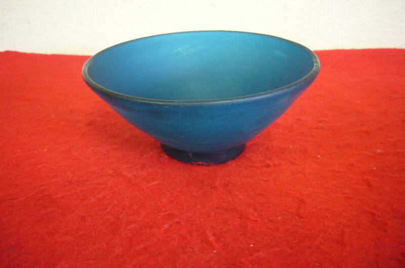 ガラス細工 吹きガラス 茶道具 茶碗 青 藍色 水色 色ガラス 口径 約13.5cm 高さ 約6.5cm