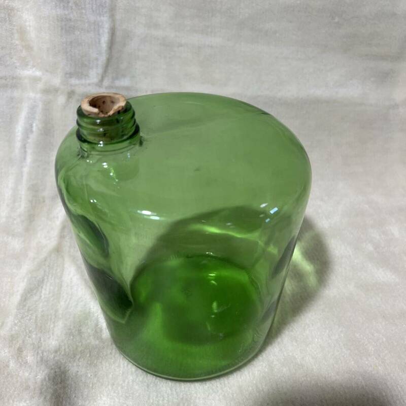 C780 昭和レトロ ガラス瓶 グリーン色 オブジェ 栓破損 オブジェ インテリア 古硝子 コレクション