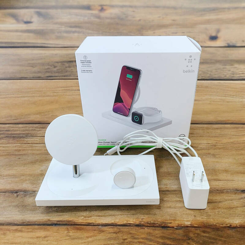 24Y209 2 belkin ベルキン 3-in-1 Wireless Charger Special Edition WIZ004 ワイアレス充電器 iPhone/Apple Watch/Air Pods 中古品