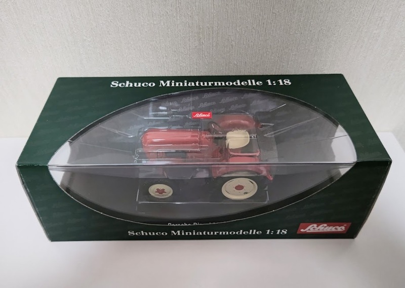 シュコー　1/18 ポルシェ　ディーゼル　トラクター　ジュニア　 Schuco Model Tractor #00100 Porsche Diesel “Junior”