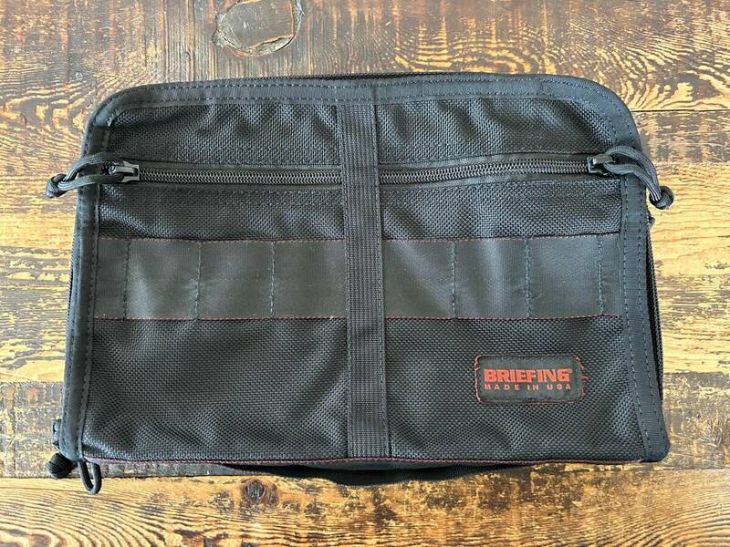 【美品・廃番品】BRIEFING(ブリーフィング) MOBILE PAD(モバイルパッド) クラッチバック MADE IN USA