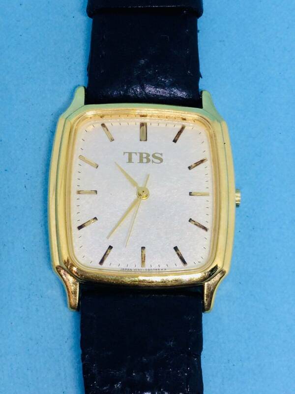 (E13)シチズンOEM(*'▽')　TBS・ティービーエス（電池交換済み）ゴールド・メンズ腕時計USED（送料全国一律185円）洒落た時計です。