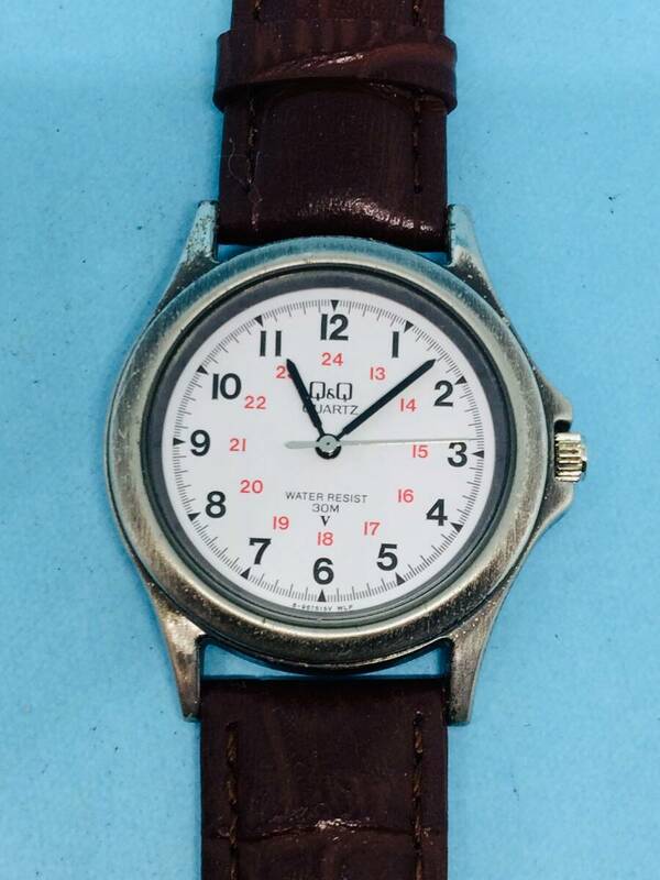 (E20)24時表示(*'▽')シチズンQQ（電池交換済み）つや消しダークグレー・メンズ腕時計USED（送料全国一律185円）素敵な時計です。