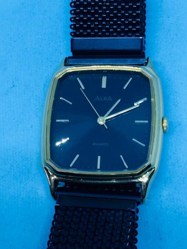 (E30)キリッとした(*'▽')セイコーアルバ・V501（電池交換済み）ゴールド・メンズ腕時計USED（送料全国一律185円）素敵な時計です。
