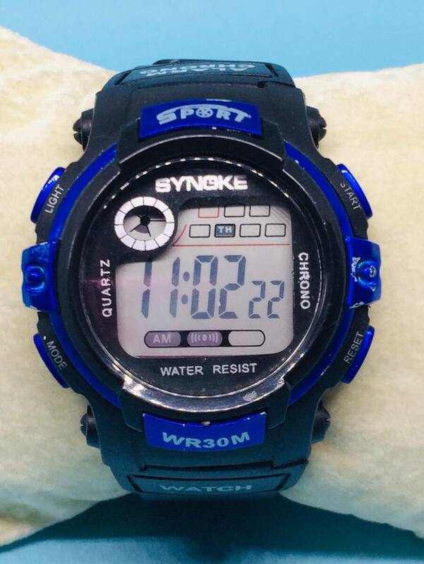 (E55)ロイヤルブルー(*'▽')SYNOKE・デジタル（電池交換済み）スポーツウオッチUSED（送料全国一律185円）素敵な時計です。