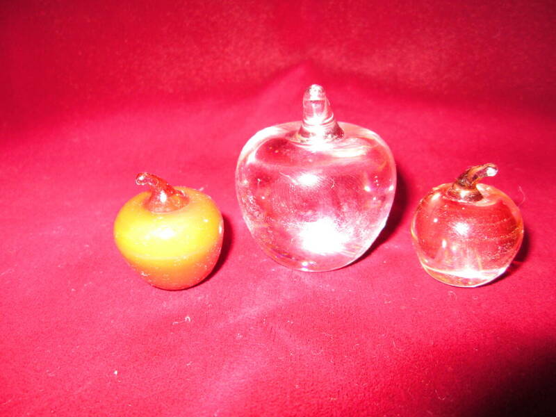■ガラス工芸 　リンゴ大小3個　置物 硝子細工 オブジェ　インテリア（計120g）