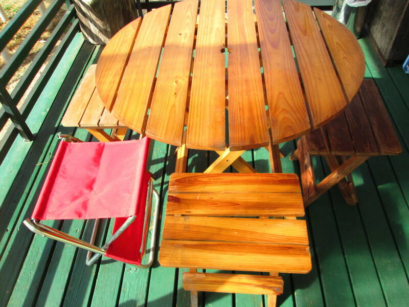■天然木製折たたみ式　丸ローテーブル＋木製椅子４却＋スチール椅子１却セット 　アウトドア キャンプ 　USED