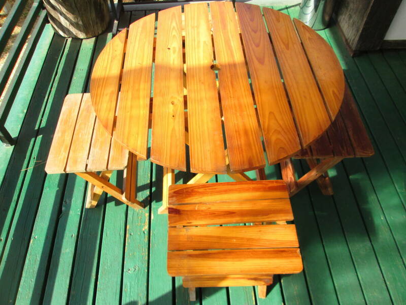 ■B）天然木製折たたみ式　丸ローテーブル＋木製椅子４却 　アウトドア キャンプ BBQ 　USED