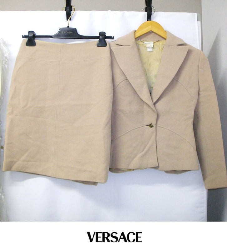 VERSACE (ベルサーチ）パンツスーツ　ジャケット　スカート　セットアップ　3点セット　フォーマルセット　正装　