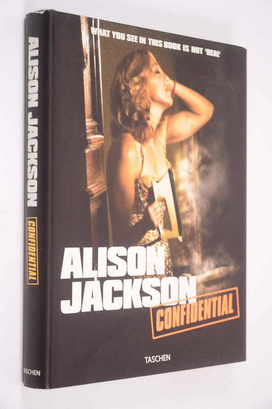 ALISON JACKSON CONFIDENTIAL NOT REAL 300X240mm 264ページ ハードカバー 