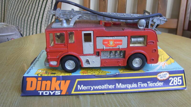 DINKY 285　MERRYWEATHER　MARQUIS FIRE TENDER　ディンキー　消防車