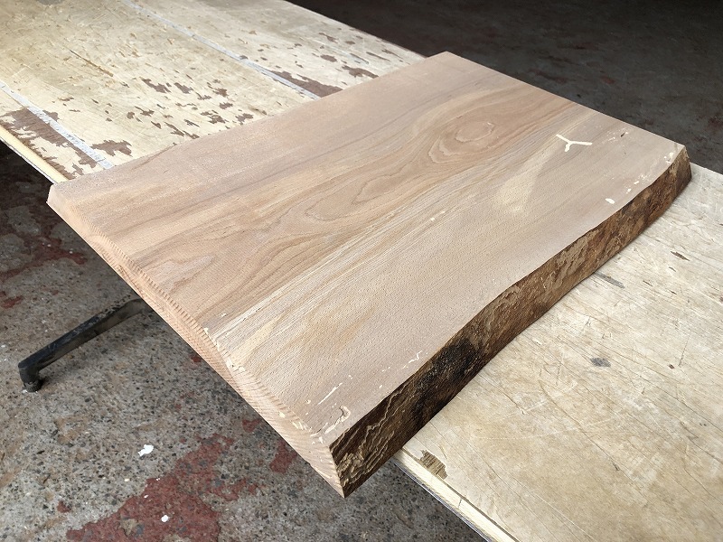 送料無料！！【S417E】ブナ 562×～385×30～32㎜ 板材 乾燥材 木工 DIY 材木 天然木 無垢材 《銘木すずめや》