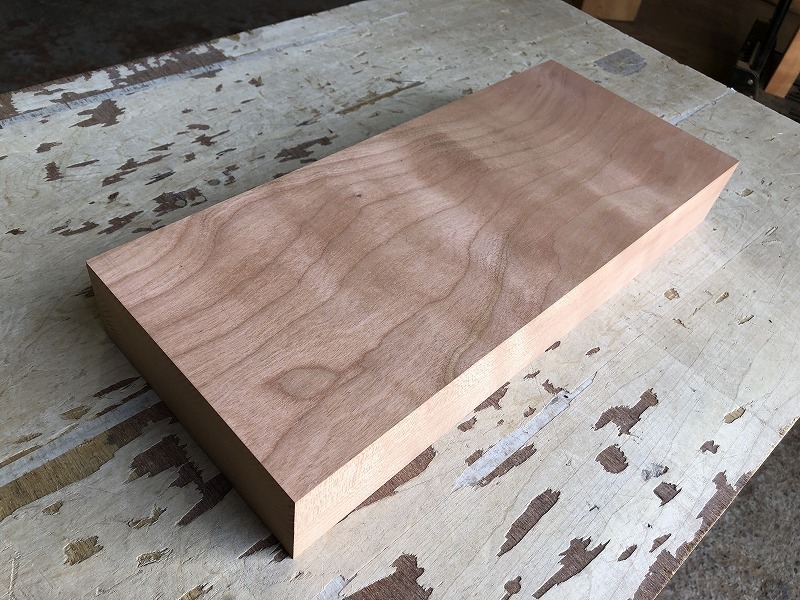 送料無料！！【S426E】チェリー 405×172×56㎜ 板材 乾燥材 木工 DIY 材木 天然木 無垢材 《銘木すずめや》
