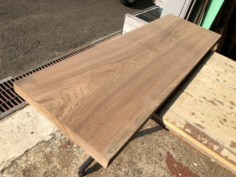 送料無料！！【S526F】胡桃 925×300×31㎜ 板材 乾燥材 木工 DIY 材木 天然木 無垢材《銘木すずめや》