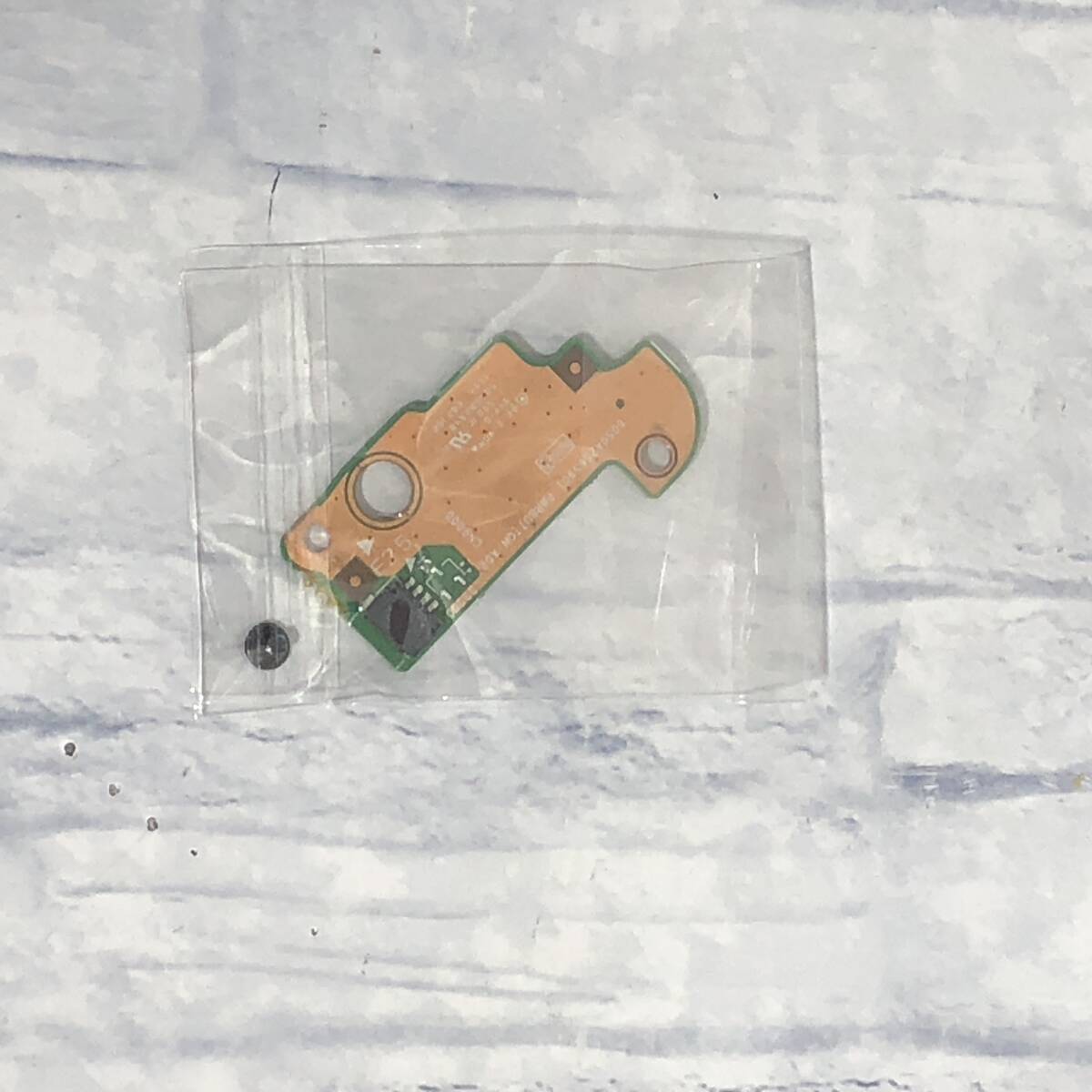 【純正中古】Dynabook T654/57KR、T654/46JR、T654/68KRなどに！電源ボタン裏基板＆コネクタケーブル (動作確認済)※ジャンク本体より抽出