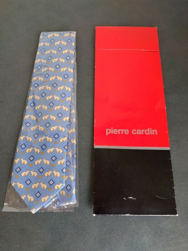 【新品・未使用品】ピエール・カルダン（Pierre cardin）の水色・うさぎ柄ネクタイ、イタリア製、100％ LINO LIN FLAX FLACHS、箱あり