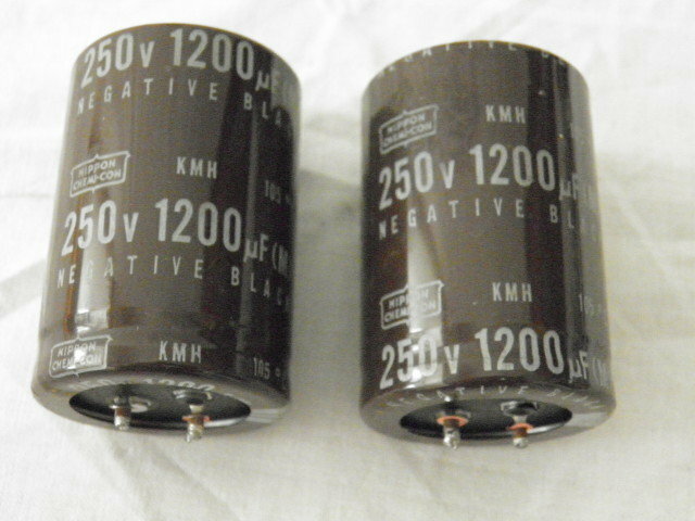 1200μF 250V 2個　日本ケミコン　電解コンデンサー　他にも、各種、コンデンサーを出品しています