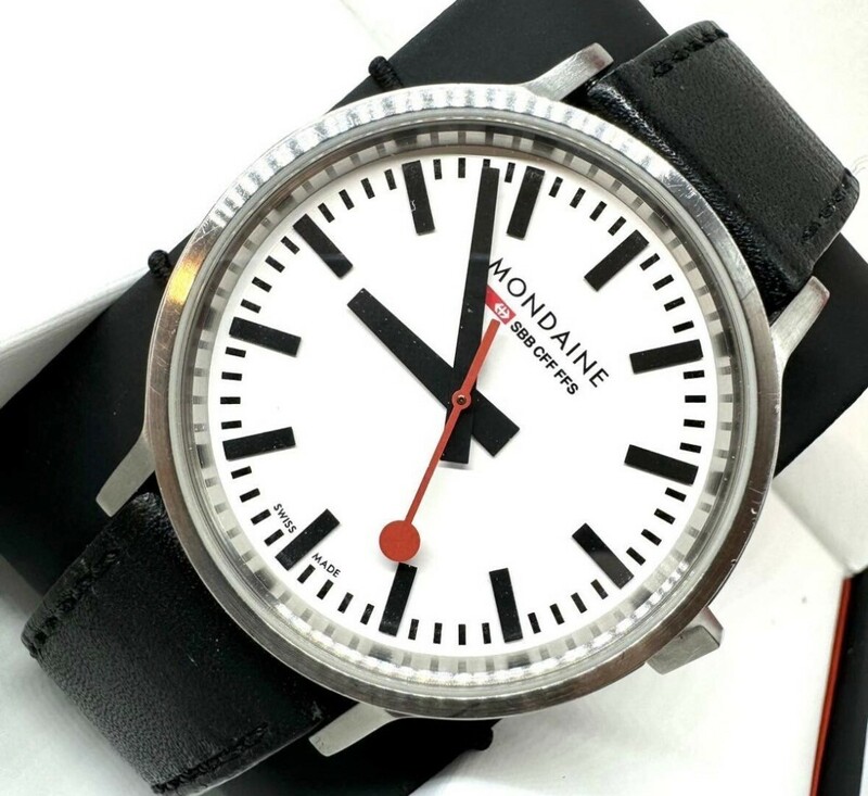 稼働 良品 箱　モンディーン QZ 30358 ラウンド 白文字盤 メンズ腕時計 13340