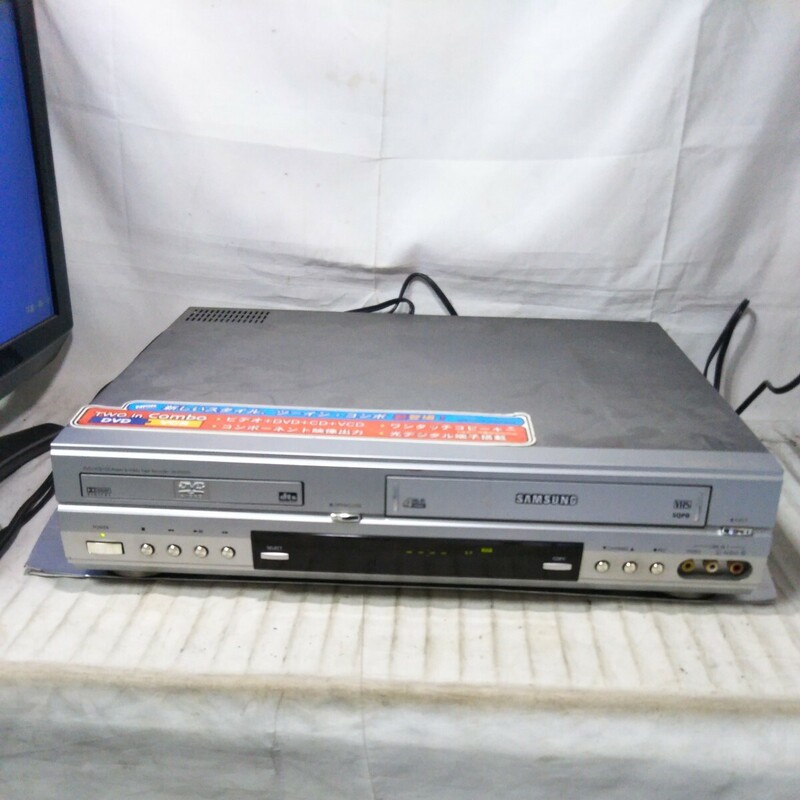 送料無料(AM699)サムスン　DVDプレイヤー　ビデオかセットレコーダー　SV-DVD5J