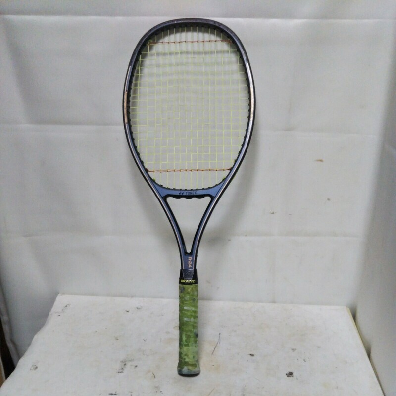 送料無料(M624)テニス　ラケット　YONEX R-10 ヨネックス 硬式テニスラケット
