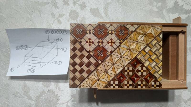 箱根寄木細工 14回秘密箱（11.6×8.1×5.2㎝）開け方付き