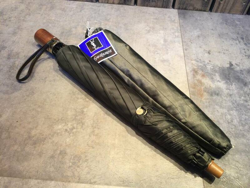 新品・未使用　YSL YVES SAINT LAURENT イヴ サンローラン 折りたたみ傘 カサ ストライプ YSL ロゴ総柄 メンズ　58㎝