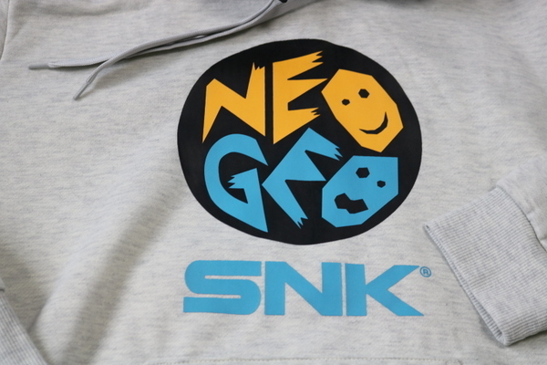 NEOGEO　SNK　ライトグレー　パーカー　メンズ　M-L　ネオジオ　裏起毛　新品 未使用 