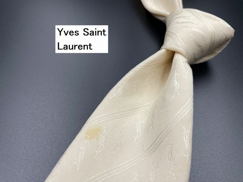 YvesSaintLaurent　サンローラン　全面ロゴ＆レジメンタル柄　ネクタイ　3本以上送料無料　ホワイト　0205163