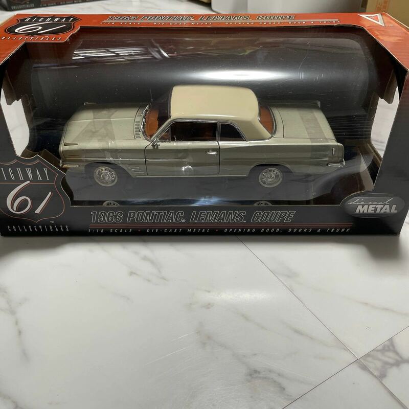《箱付き》【1/18スケール】1963 Pontiac Lemans Coupe Highway61 ハイウェイ ミニカー 模型 コレクション放出 メタルダイキャスト 銀系
