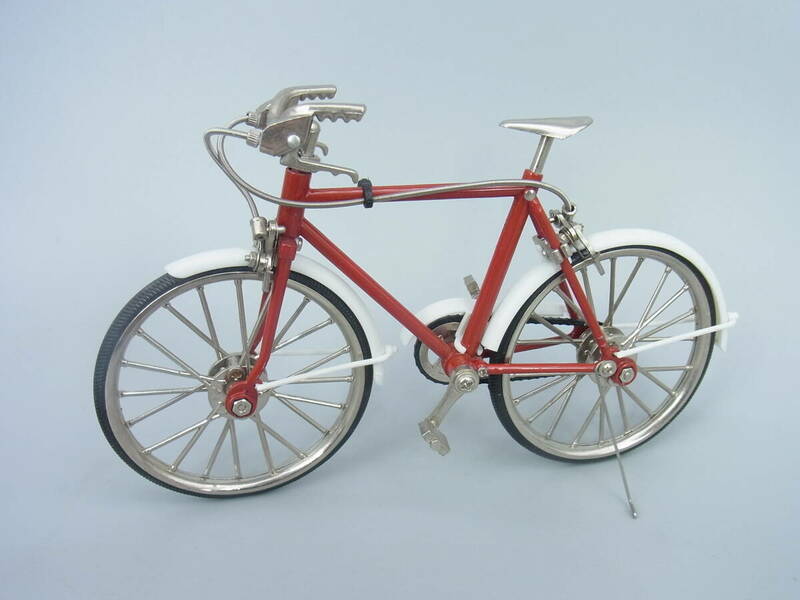 リアル　ペダルを回すとタイヤも回る　自転車　全長20cm　模型　ダイキャスト　フィギュア　ミニカー　送料350円　（TTTDF