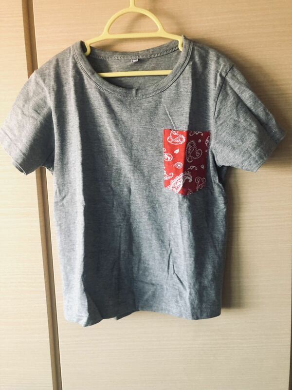 ☆トップス　半袖　Tシャツ　グレー　ペイズリー柄　120☆