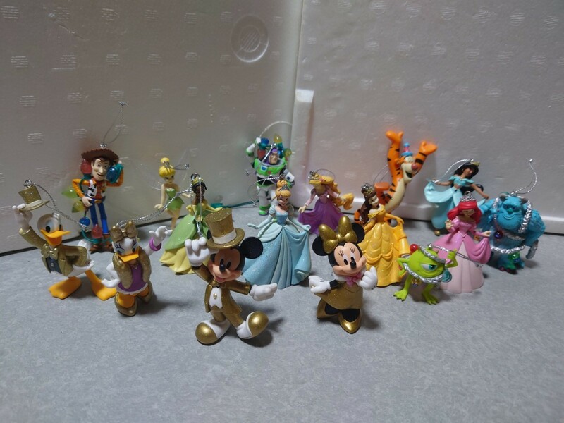 DisneyとPixarのフィギュアセット　ディズニー　ピクサー　ミニーマウス　ミニーマウス　ドナルド　トイストーリー　ティガー