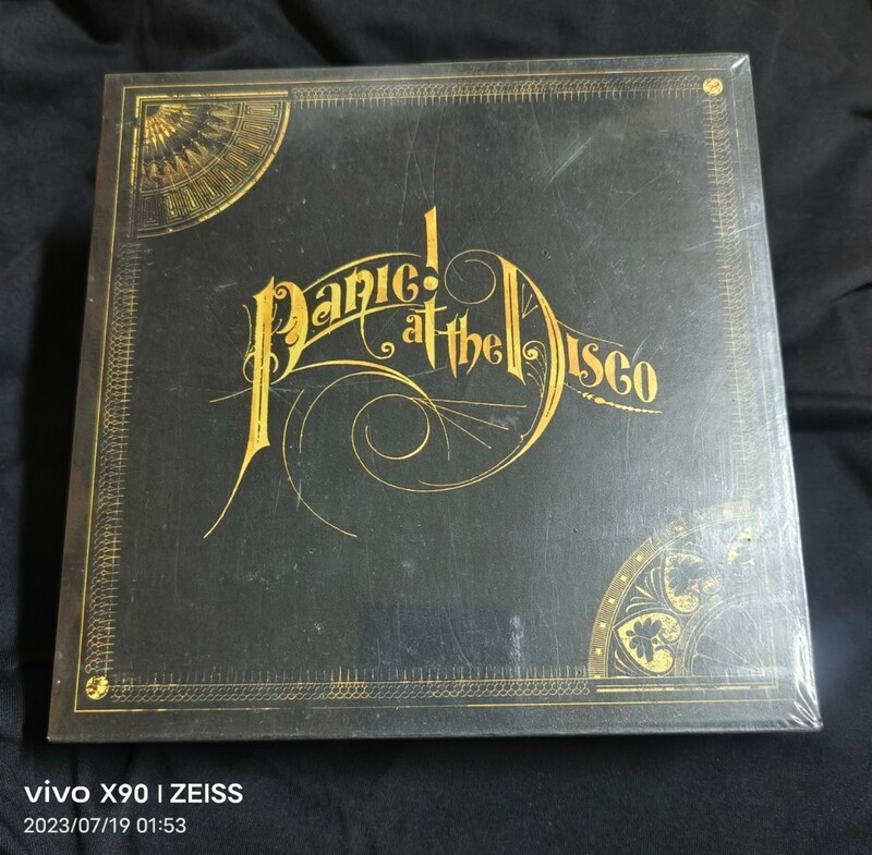 新品輸入盤*VICES & VIRTUES[CD+DVD DELUXE BOX SET]/パニック!アット・ザ・ディスコ