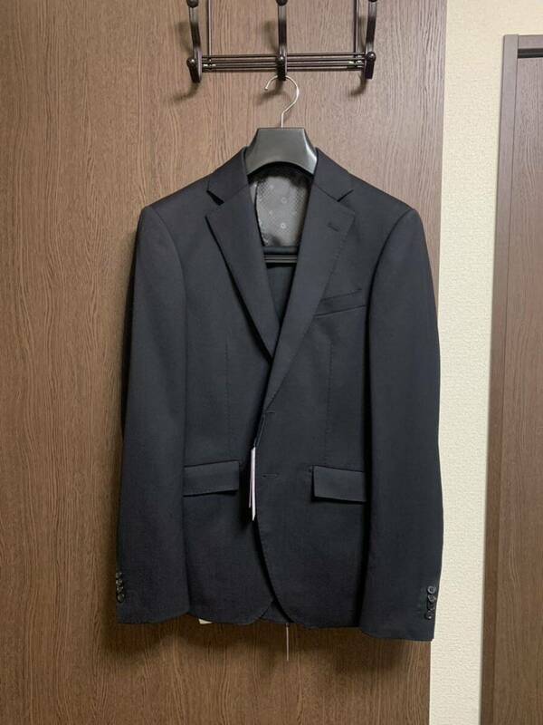 袖+3cm Y5新品未使用！サイズが合えば超お勧め！上質ブラックウォッシャブルスーツ！満足度の高い1着です！