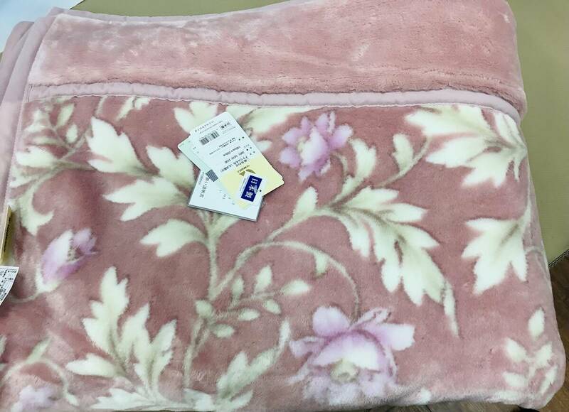 送料無料！高級アクリル２枚合わせ衿つき毛布日本製メーカー品ピンク