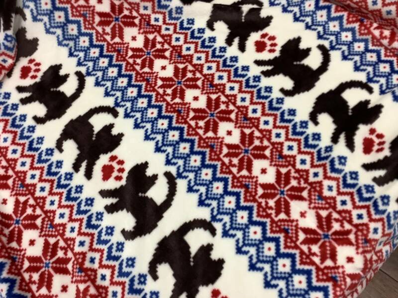 送料無料！軽量西川ロングサイズニューマイヤー毛布、羽毛布団にも最適かわいいネコ柄150×250cm