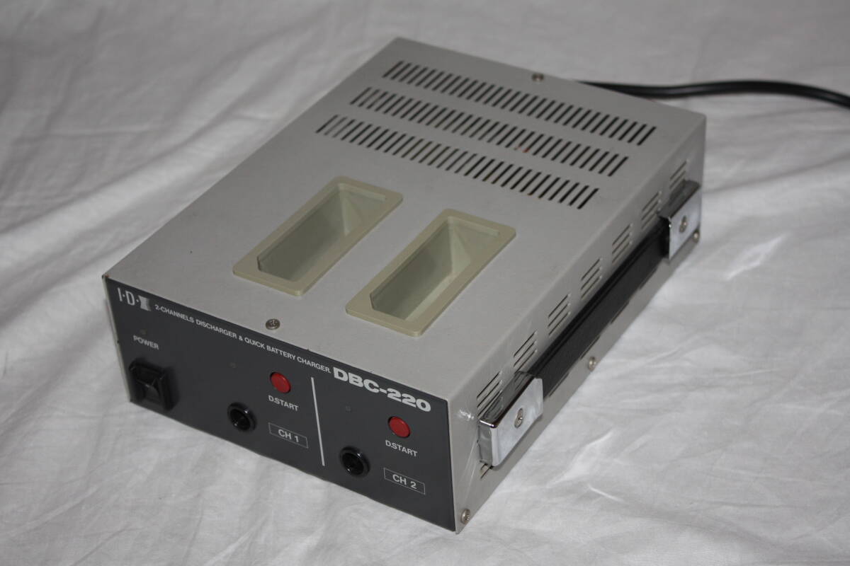I.D.X　DBC-220　美品バッテリーチャージャー