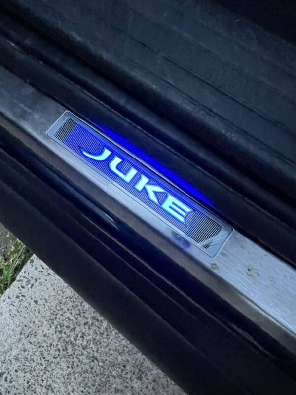 日産JUKEジューク 社外品 LEDスカッフプレート(ブルーの光り) フロント左右セット　即日発送