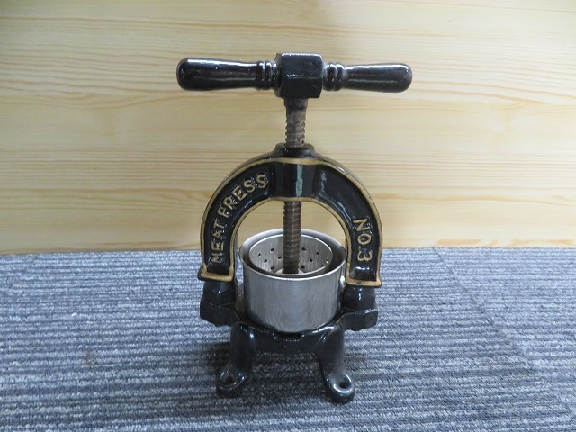 MEAT PRESS No.3　肉汁　果汁絞り器　レトロ　アンティーク　昭和　レトロ 幅14ｃｍ　高さ25ｃｍ　内円の直径8ｃｍ ◎現状品