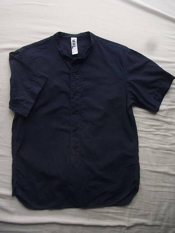 M H L, マーガレットハウエル　コットンリネン素材　半袖バンドカラーシャツ　サイズ S 日本製　インディゴの様なネイビー